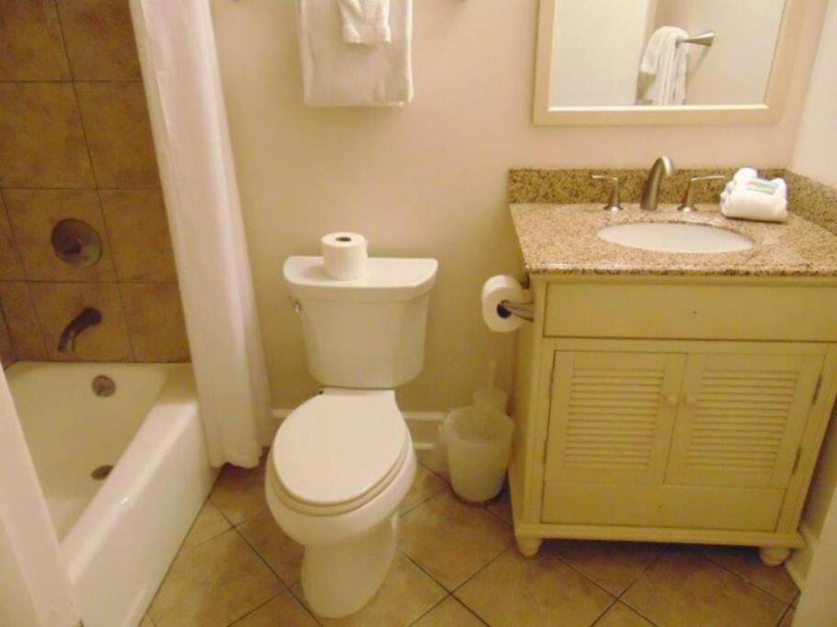 W2 Ocean Walk Resort Upstairs 2 Bed King And Two Twins Next To Back Pool St. Simons Island Exterior photo