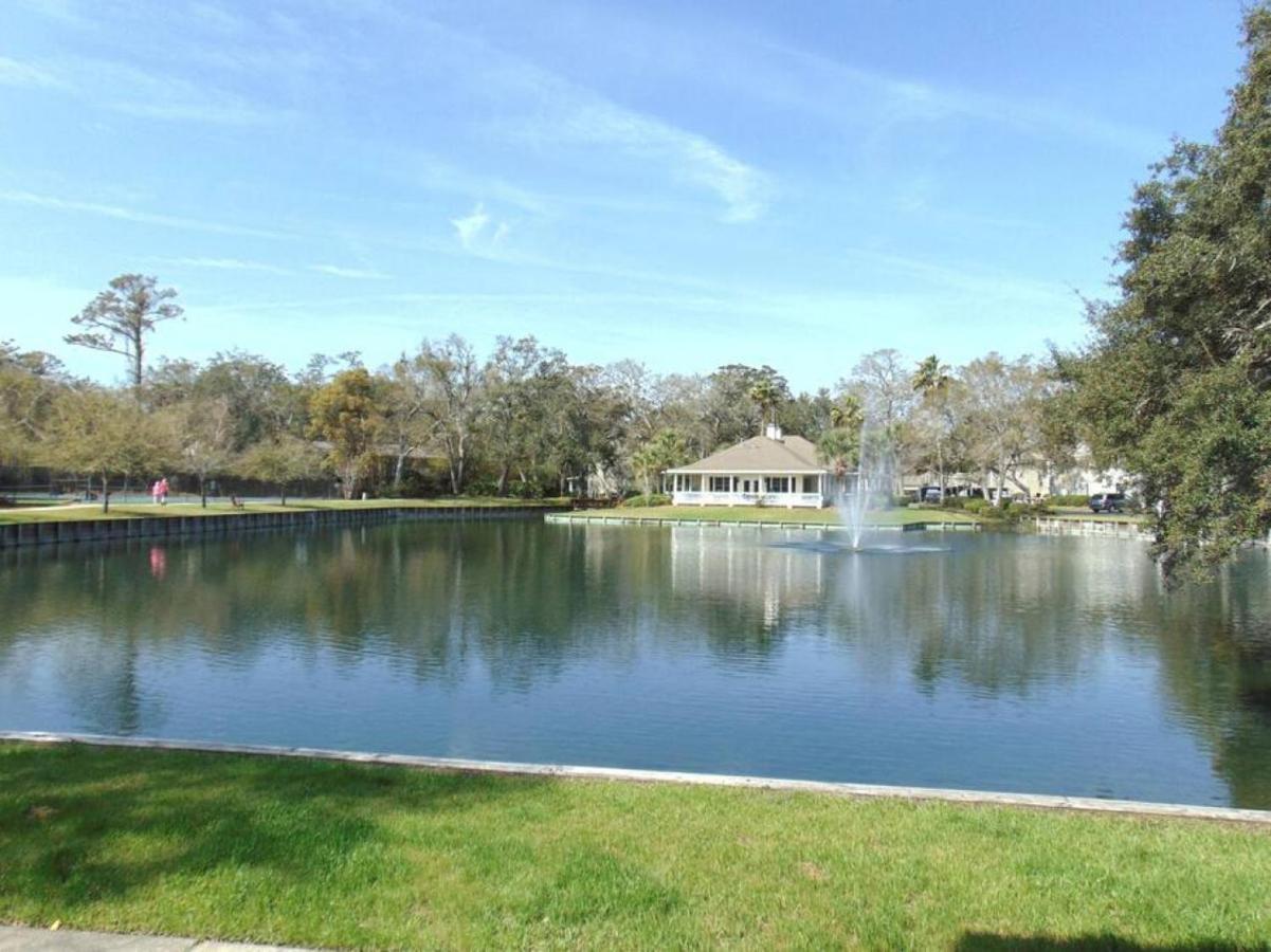 W2 Ocean Walk Resort Upstairs 2 Bed King And Two Twins Next To Back Pool St. Simons Island Exterior photo