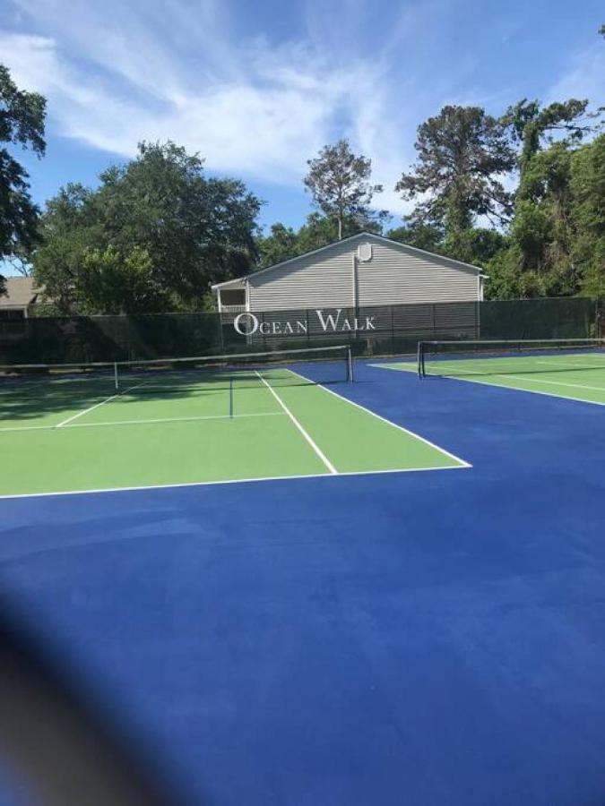 W2 Ocean Walk Resort Upstairs 2 Bed King And Two Twins Next To Back Pool St. Simons Island Exterior photo